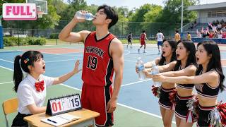 Download lagu CEO Tolak Semua Air Dari Cheerleader,Tapi Terima Punya Gadis Miskin&Panggil 'Sayang'!Semua Syok! mp3