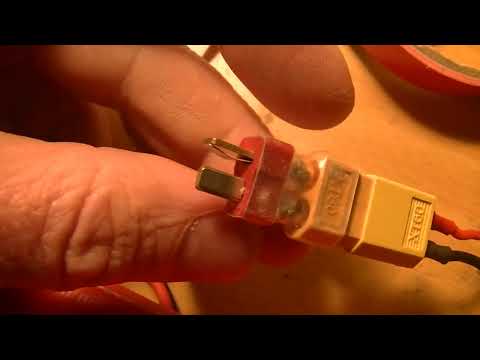 MongoTV_10624 - Del 1 -Balance Charger Gammel 5200 mAh-3S-11.1V Drone LiPo Batteri Sent ONSDAG AFTEN