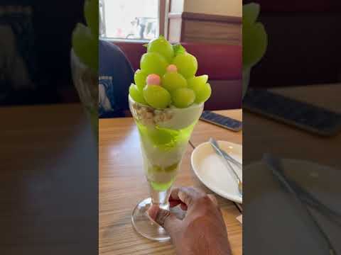 ජපානයේ මිදි කාලයේ shine Muscat මිදි වලින් හැඩවූ අතුරුපස (Shine musket vs Chocolate) #Shorts