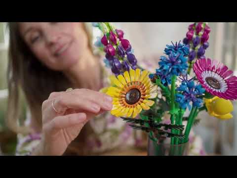 thumbnail video image 2 of Set LEGO Icons Ramo de Flores Silvestres 10313, 2 of 5