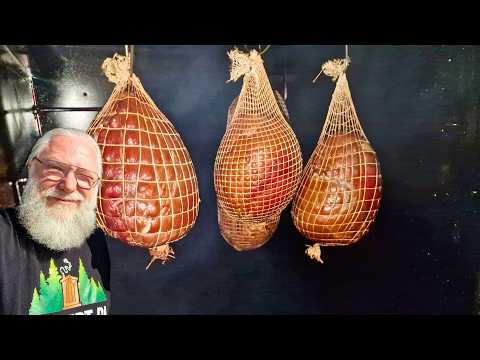 Hausgemachte Schinkenbällchen. Hausgemachtes geräuchertes Fleisch.