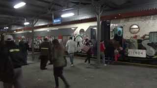 preview picture of video 'Pasajeros del tren a Bragado en estación Mariano J. Haedo'