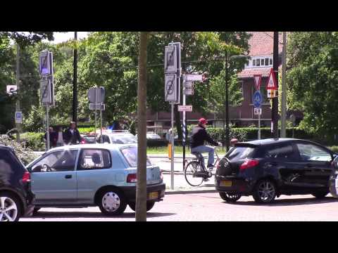 Prio 1 3x Politie voertuigen Politie Haaglanden Ongeval spoorvervoer station Voorburg Stationsplein