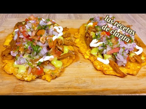 Patacón con Carne Desmechada y Pico de Gallo