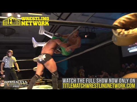 Cody Rhodes wird von Brian Cage mit einer Powerbomb durch den Tisch geschlagen!!