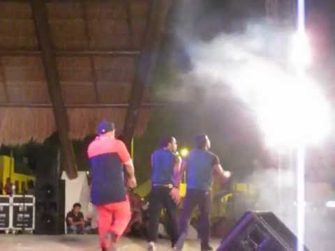 Mr. Saik en vivo! con su éxito "Dime Si Tu Te Vas Con El"