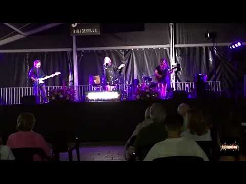 Estudio 74 Live - Boys Don't Cry