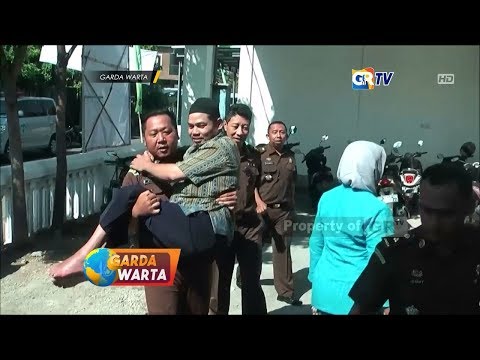 NGANJUK - Ingin Mendapatkan Pengobatan Gratis Pasien Lumpuh Terpaksa Digendong Jaksa