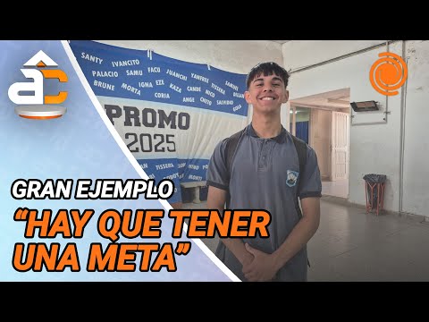 Emocionante: tiene 18 años, nunca faltó a la escuela y es el PRIMERO de su familia en egresar