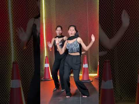 Coreografía sincronizada de 'Mithi Boli'