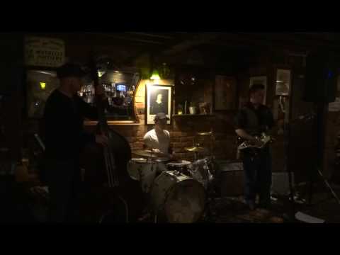 Ruzz Guitar's Blues Revue "Sleepwalk" live @ Cafe Rene Gloucester UK