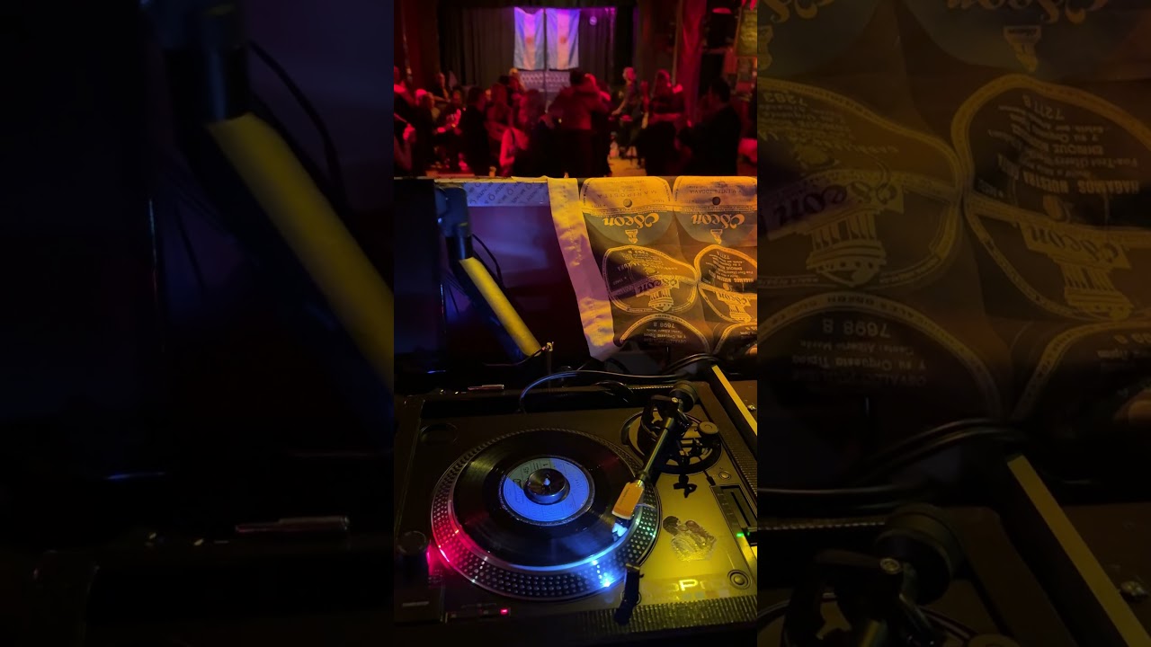 Tango Vals..Gustavo Rosas.Tangos en Vinilos.A los Amigos Milonga.Todos los Miércoles en Recoleta.ARG