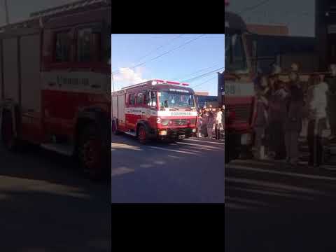 BOMBEROS VOLUNTARIOS DE FRAY LUIS BELTRÁN SALIENDO EN CODIGO ROJO A EMERGENCIA