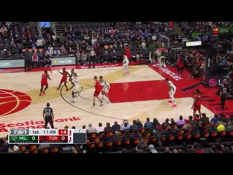 Pascal Siakam with a hilarious double dribble 😂