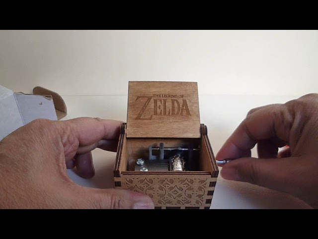 Vídeo relacionado con Caja de música Micteney La leyenda de Zelda, caja de música de madera La leyenda de Zelda para regalos para hombres, mercancía de La leyenda de Zelda, regalos de La leyenda de Zelda con mecanismo de