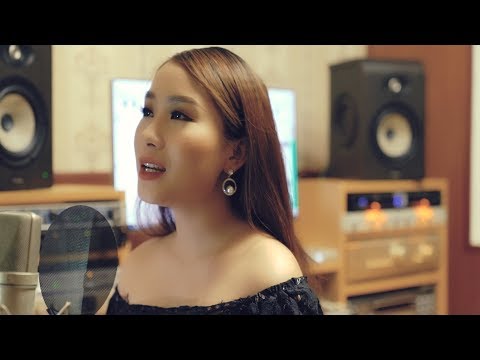 Thể hiện bởi Hồ Phương Liên