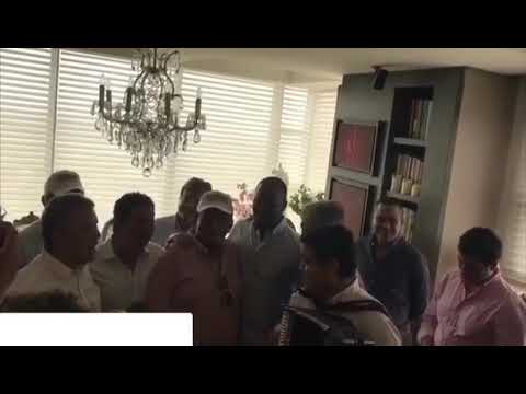 Viva la tierra paramilitar...candidato Duque.