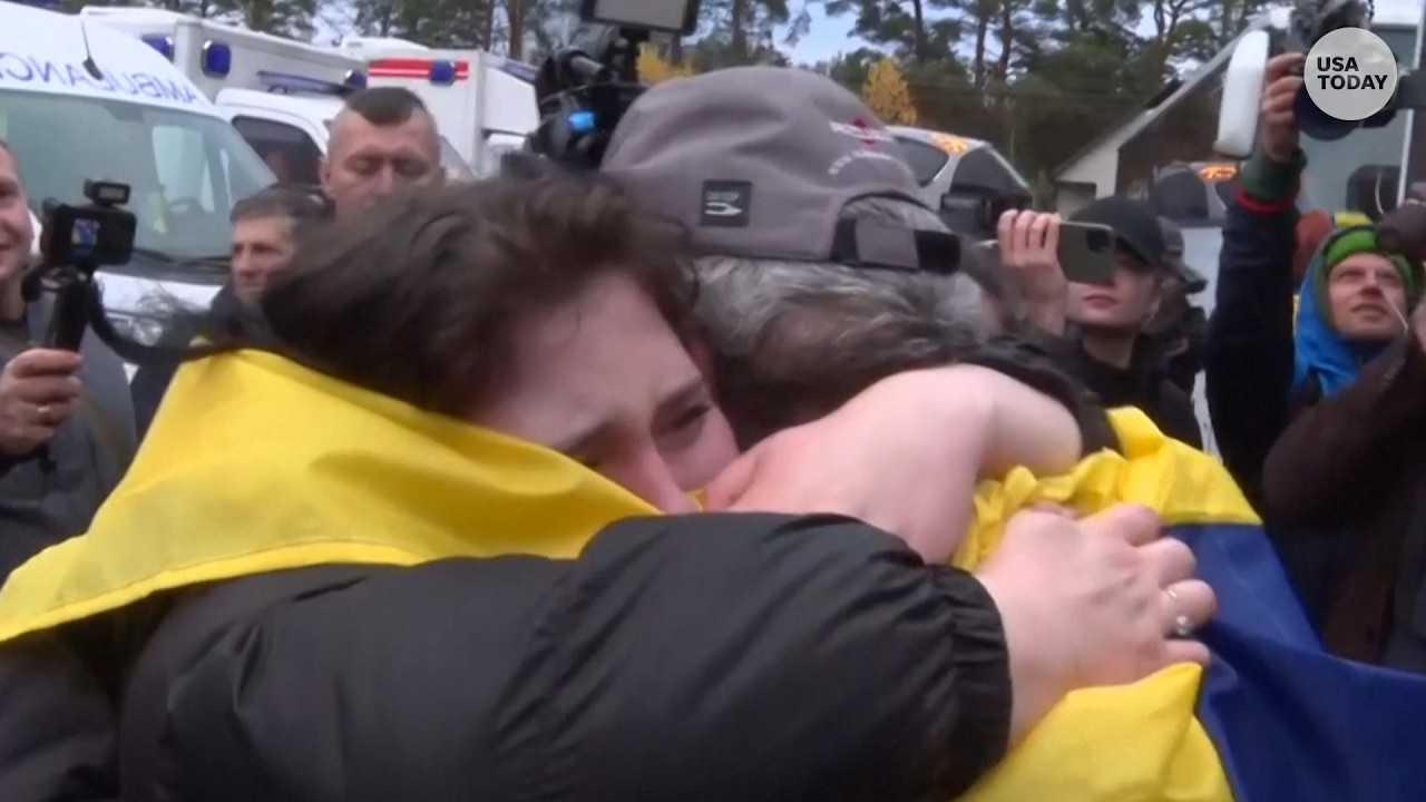 Emotional reunions in Ukraine as evacuees return home safely from Oleshky