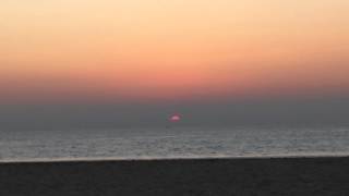 preview picture of video 'Sunset from beach, Aureum Resort, Ngapali, Burma, 2015-01-23'