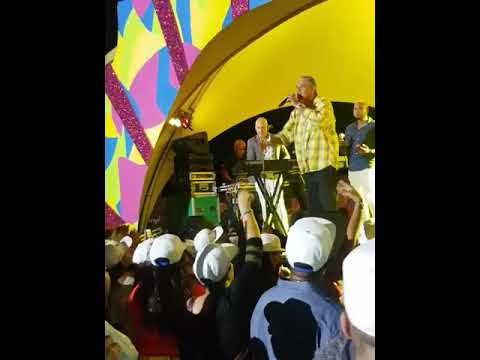 Rei di Tumba Farley Lourens feat. RCO Randel Corsen Orchestra performing Lòs Laga Bai at Hak'e