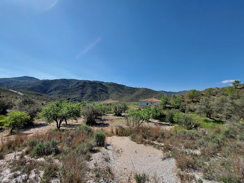 Country house with 122m . Plot of 17826m. Lubrin 15 minutes. Vera 30 minutes. PRICE 99950€