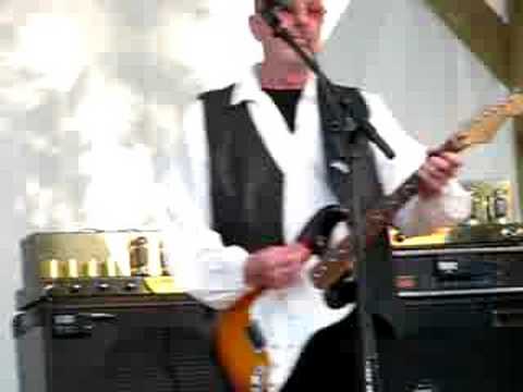 The Spotnicks - Just listen to my heart