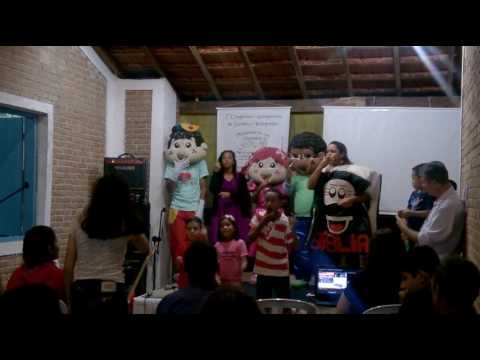 Tia Paty e CIA louvando Assim oh da Tia Kel em libras