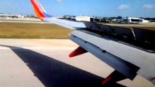 preview picture of video 'Southwest Flight Landing at Fort Lauderdale Airport, Florida - Flight Attendant Sings'