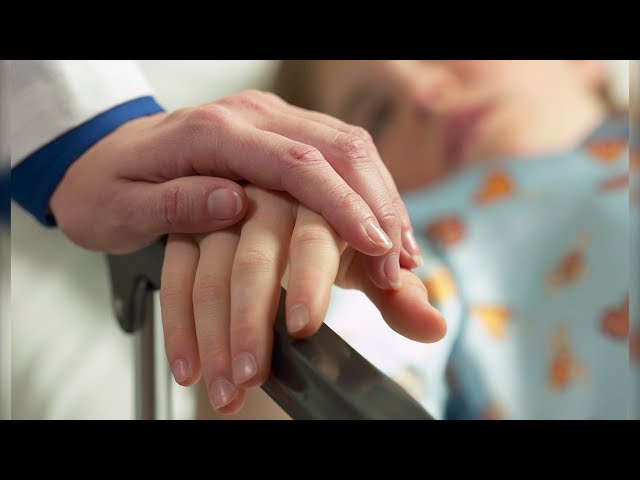 Тяжелобольных детей разрешат лечить не по инструкции