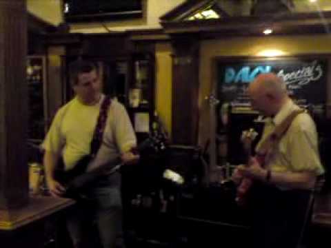 Shadows covers in The Globe open mic night with Alan , Gordon and Gerry Aberdeen Scotland