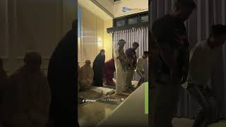 Potret Keluarga Thariq-Aaliyah: Aksi Gendong Anak Saat Tarawih Jadi Sorotan Warganet