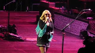 2018 01 19 Miranda Lambert - Pink Sunglasses