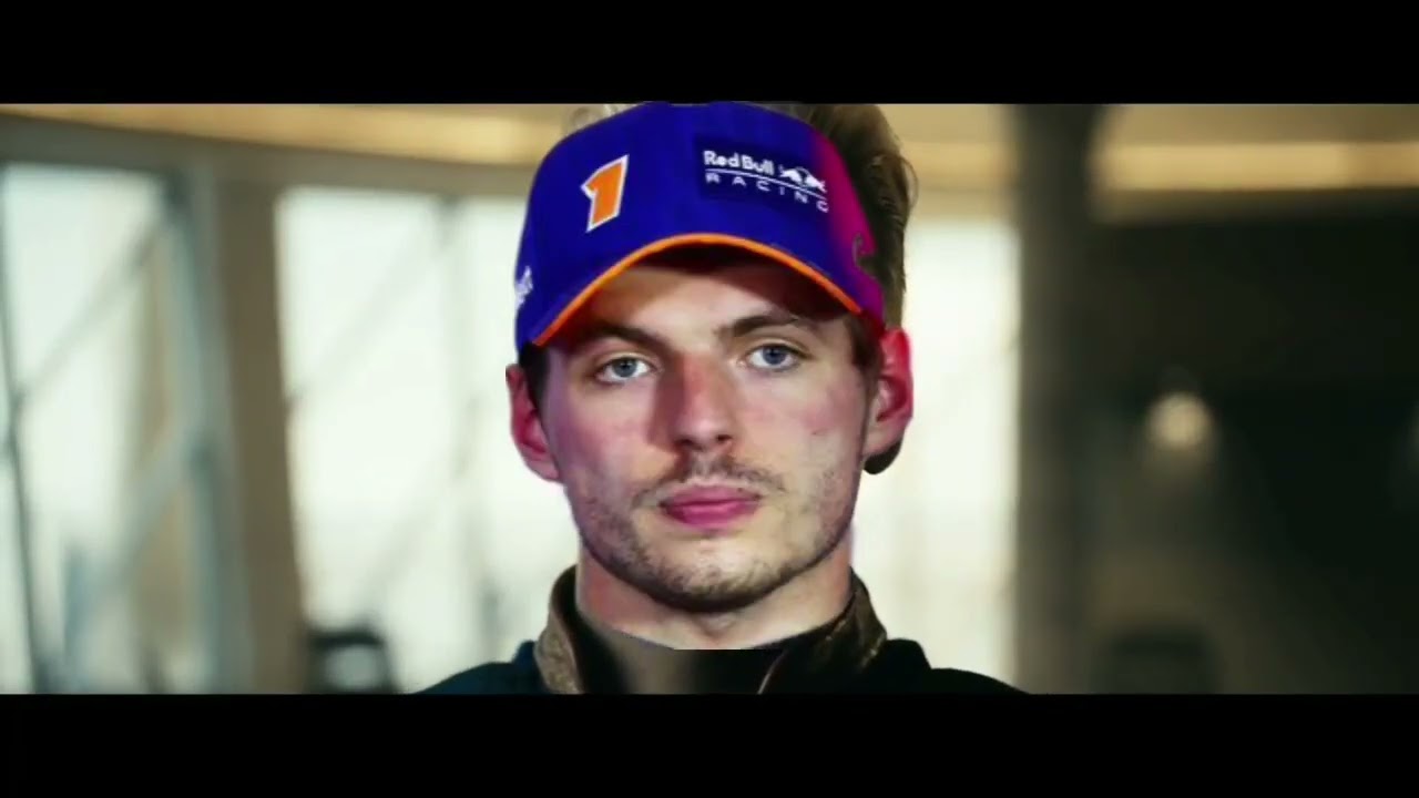 Max Verstappen looking through r/formuladank