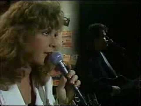 Patty Loveless w/ Vince Gill - The Night's Too Long (live)