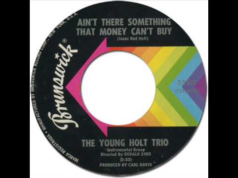 THE YOUNG HOLT TRIO - AIN'T THERE SOMETHING THAT MONEY CAN'T BUY [Brunswick 55317] 1967
