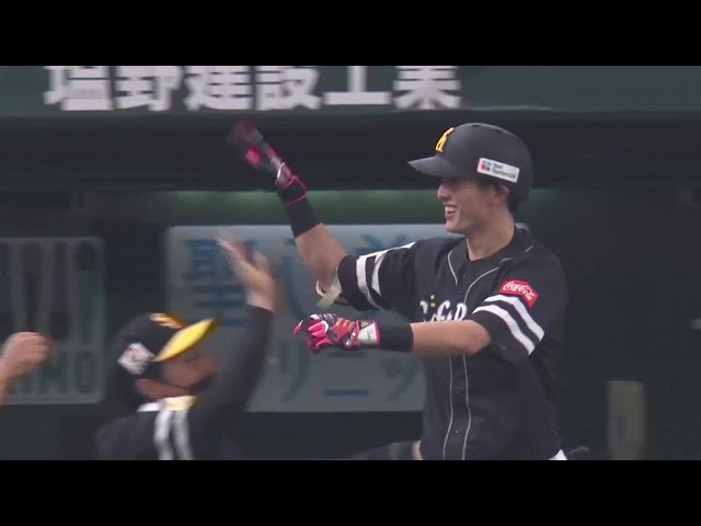 【1回表】幸先よく先制!! ホークス・周東佑京 ポール際に目の覚めるような一発!! 2022年7月3日 埼玉西武ライオンズ 対 福岡ソフトバンクホークス