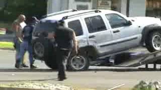 preview picture of video 'Jeep Liberty smashed up in collision'