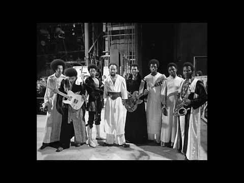 Earth, Wind & Fire ft. The Emotions - Boogie Wonderland (Extended Remix)