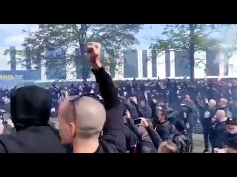 Willem II supporters voor de bekerfinale tegen Ajax (SFEERBEELDEN)