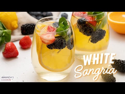 White Sangria, a sweet and fruity cocktail!