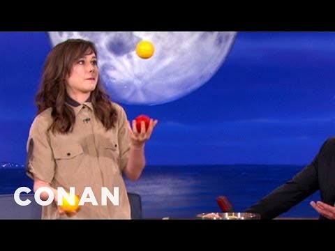 , title : 'Ellen Page Has Mad Juggling Skillz'