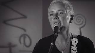 Video Noční Motýl