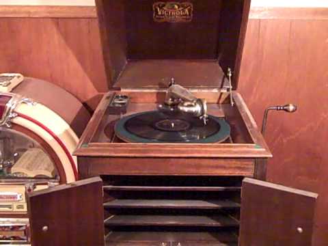 JOSEPH C  SMITH'S ORCH. - THE GIRL BEHIND THE GUN - ROARING 20'S VICTROLA