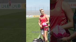 Laura and Sarai with the post-training work out ⚽️😅