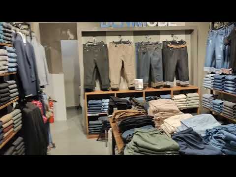 I'm first time visit to tim Paris showroom  nice  jeans shirt tshirt folding display