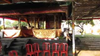 preview picture of video 'Outer courtyard at Pura Beji (3/3)'