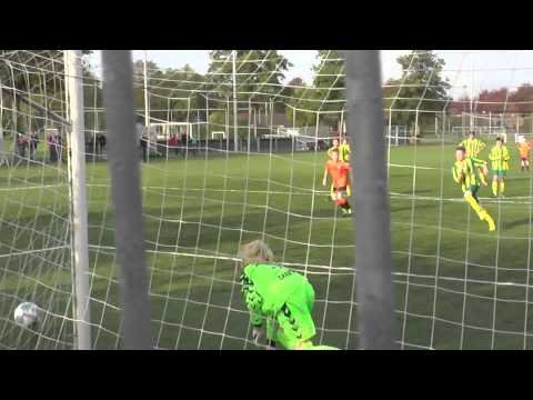 26 okt 2013 Brederodes D2 - VV De Meern D4 com 2-1 Keeper Brederodes stopt penalty Mussi