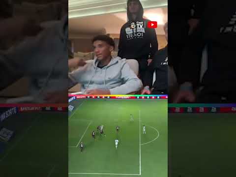 "TENHO QUASE 500 GOLS NA CARREIRA, VOCÊ ACHA QUE EU VOU TOCAR UMA BOLA DESSAS?" ?