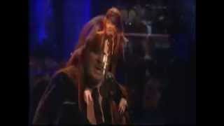 Wynonna Judd - Acknowledges God Onstage