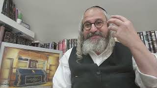 שיעורים קצרים הכנה לאורות ימי הפורים תשפ"ו – ביידיש –  2 – ע"פ אוצר היראה תשובת השנה פורים אות לא (הרב מוטה פראנק) - התמונה מוצגת ישירות מתוך אתר האינטרנט יוטיוב. זכויות היוצרים בתמונה שייכות ליוצרה. קישור קרדיט למקור התוכן נמצא בתוך דף הסרטון